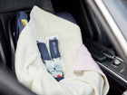 Babydecke für Babyschale Winter aus glattem Baumwollstoff – glatter Baumwollstoff kleine Blätter rosa auf Weiß, Anwendung