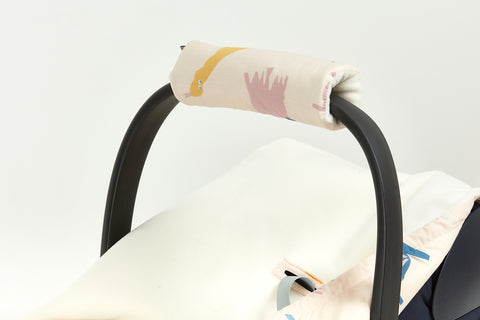 Armschoner Babyschale Musselin Zoe´s Dinosaurier auf Beige