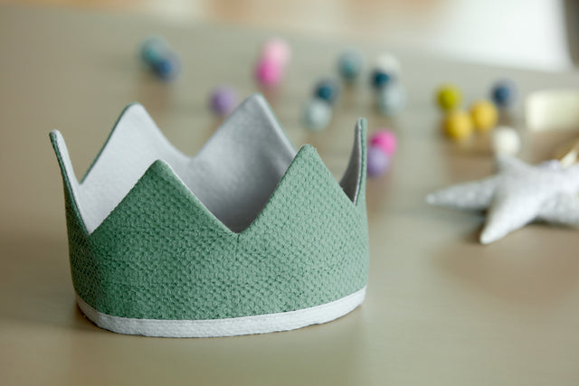 Cloth crown double crepe green jade