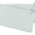 Zwei grüne rechteckige KraftKids Bettumrandung Nestchen aus 100% Baumwolle Musselin, jeweils mit goldenen Punkten und Eckbändern. Die weiche, gesteppte Textur ist perfekt für das Babybett, wobei die beiden Kissen auf dem Bild leicht überlappend dargestellt sind.