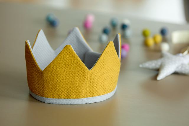 Cloth crown double crepe yellow mustard